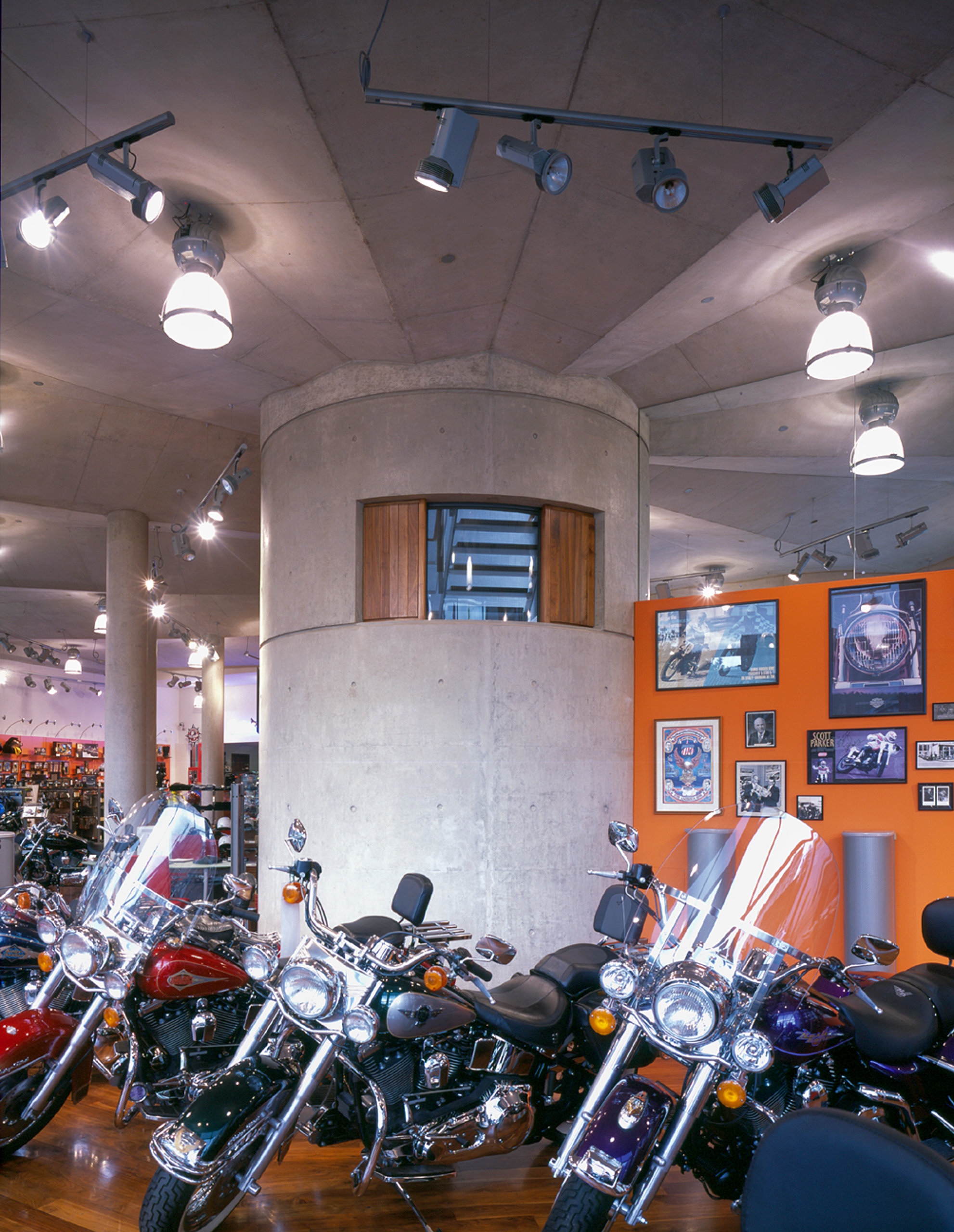 Warrs_Harley_Davidson_Showroom_Column